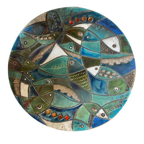 Crafted following the ancient Japanese Raku technique for unique coloring shades, this splendid decorative plate is a mesmerizing piece of ceramic wall decor that impeccably fits coastal homes. A stylized pattern of fish in tones ranging from white to blue distinguishes the piece, recreating a dynamic ensemble of extraordinary visual impact enhanced by an artful interplay of textures. Ceramic Wall Plates, Ceramic Fish Plate, Raku Technique, Accessories Elegant, Ceramic Wall Decor, Italian Decor, Fish Plate, Fish Illustration, Ceramic Fish