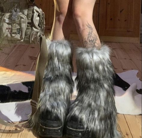 Big Aesthetic, Cute Leg Warmers, Cute Leg, Leg Warmers Outfit, Fur Leg Warmers, Fashion Aesthetics, Swag Shoes, Self Made, 영감을 주는 캐릭터