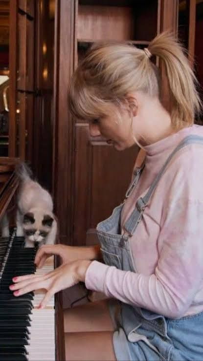 Taylor Swift, Piano, Swift, A Woman