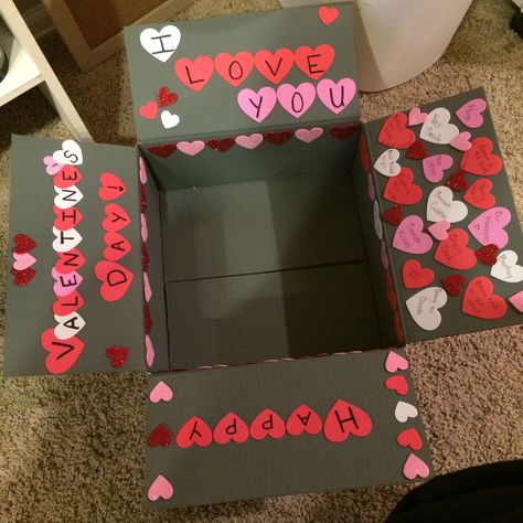 Valentines Day Care Package, Diy Valentine Gifts For Boyfriend, Hadiah Diy, Valentine Gift Baskets, Diy Anniversary Gift, Valentine's Day Gift Baskets, Valentines Gift Box, Birthday Gifts For Boyfriend Diy, Cute Valentines Day Gifts