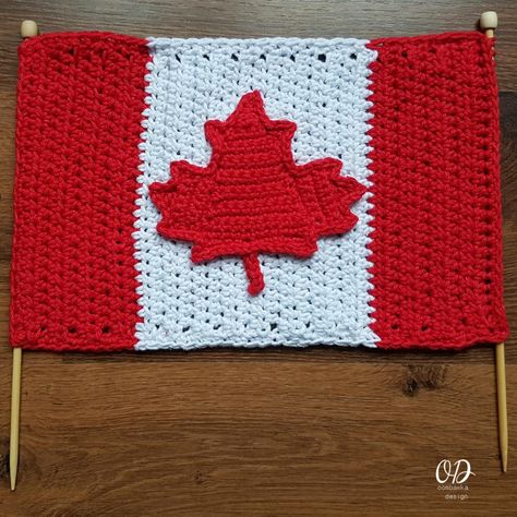 Canada 150 Celebrations! Show your Canadian Colors this Canada Day by crocheting and displaying your very own Crocheted Canadian Flag! Canada Crochet, Canada Day Flag, Flag Cross Stitch, Flag Diy, Tunisian Crochet Patterns, Homemade Stuff, Crochet Cushion, Crochet Dishcloth, Crochet Coaster