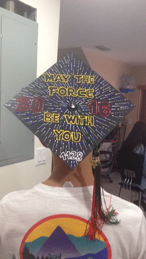 Star Wars Graduation Cap Ideas, Graduation Cap Designs Star Wars, Star Wars Graduation Cap, Star Wars Graduation, Graduation Diy Decorations, Disney Graduation Cap, Graduation Hats, Grad Cap Decorated, Cap Graduation