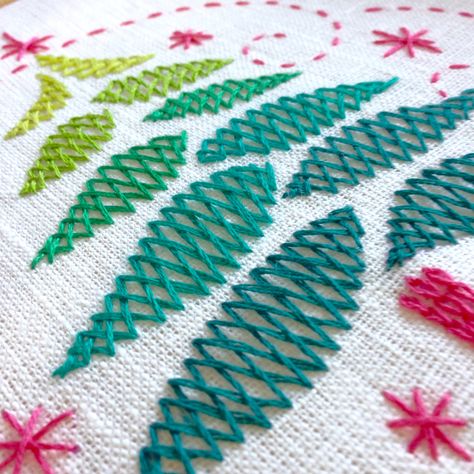 Hand embroidery, Christmas tree, embroidery stitch, diy gift, herringbone stitch Herringbone Embroidery Design, Herringbone Stitch Embroidery Motifs, Herringbone Stitch Embroidery, Herringbone Embroidery, Bordado Jacobean, Sew By Hand, Christmas Tree Embroidery, Holiday Embroidery, Tree Embroidery