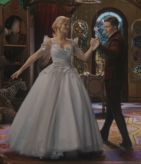 Emma Dream Dress OUAT Snow And Charming, Swan Dress, Jennifer Morrison, Emma Swan, Last Dance, The Tower, Season 3, This Moment, Dream Dress