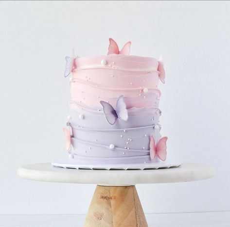 Purple Cakes Birthday Butterfly, 1st Birthday Party Ideas Butterfly, Pastel Cake Ideas Birthday Parties, Smash Cake Butterfly Theme, Pink And Purple Cake With Butterflies, Mini Bday Cake Ideas, Pastel Butterfly Cake 2 Tier, Purple Butterfly Smash Cake, Butterfly Drip Cake