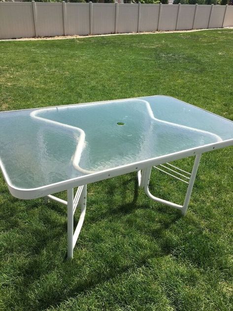 If you're looking for ways how to update tired outdoor furniture, check out this easy diy outdoor glass table makeover. You'll learn how to paint a glass top patio table. Glass Outdoor Table Makeover, Glass Patio Table Makeover, Glass Table Makeover, Glass Table Redo, Patio Table Makeover, Patio Table Redo, Outdoor Glass Table, Faux Wood Paint, Table Upcycle