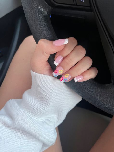 Acrylic Nails With Blue, Slay Nails, Nails With Blue, Fall Nails Designs, Teen Nails, Pink And Yellow Flowers, Summer Acrylic, Cute Simple Nails, Summery Nails