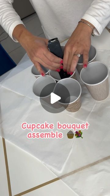 Cupcake and Grace 👩🏻‍🍳 on Instagram: "The process of making the beautiful cupcake 💐’s 🩵 

#miamibaker #miamicupcakes #cupcakebouquet #floralcupcakes #bakingtutorial #supportsmallbusiness #supportlocalbusiness #homebasedbakery #homebaker #selftaughtbaker #cupcakeandgrace #entrepreneur" How To Gift Cupcakes, Cupcake Packaging Diy, Candy Birthday Cupcakes, How To Decorate Muffins, Thanksgiving Cupcake Bouquet, Teacup Cupcakes Ideas, Cupcake Board Ideas, How To Make Cupcake Bouquets, Bouquet Cupcakes Ideas