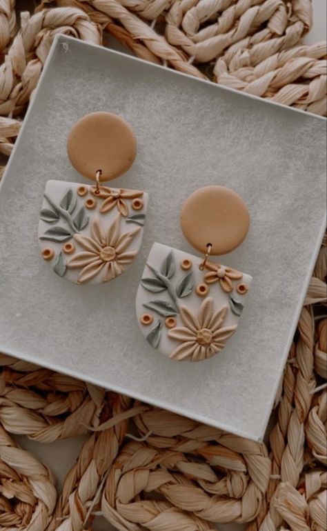 Floral Polymer Clay, Fimo Jewelry, Polymer Clay Flower Jewelry, Diy Earrings Polymer Clay, Polymer Clay Jewelry Tutorials, Handmade Clay Jewelry, Polymer Clay Diy, Polymer Clay Jewelry Diy, Polymer Crafts