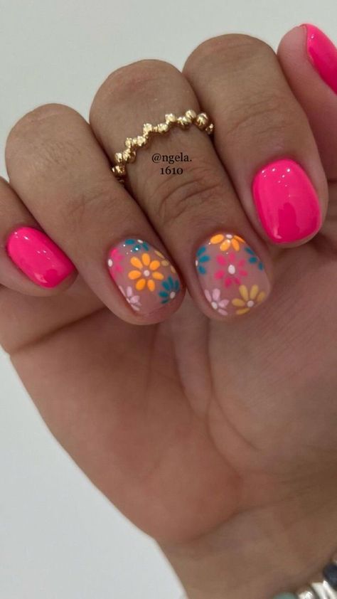 Short Spring Gel Nails Design, Summer Round Nails Ideas, Neon Natural Nails, Short Summer Gel Nails 2023, Neon Flowers Nails, Retro Design Nails, Summer Fun Nails 2023, Easy Colorful Nails, Fun Short Summer Nails