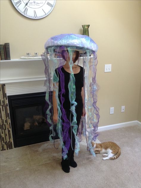 Jellyfish costume Jellyfish Cosplay, Dr Seuss Diy Costumes, Jellyfish Costume Diy, Rainbow Fish Costume, Medusa Animal, Jellyfish Halloween Costume, Jellyfish Hat, Jellyfish Halloween, Light Up Halloween Costumes