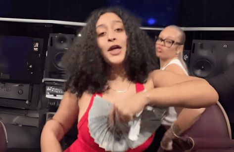 Latto has stepped in to support a Waffle House employee who was terminated after participating in the rapper’s “Brokey” challenge. As previously reported, Latto released her “Sugar Honey Iced Tea” […] The post Latto Gifts Fired Waffle House Employee $10,000 for “Brokey” Challenge Participation [Video] appeared first on Baller Alert. Sugar Honey Iced Tea, Honey Iced Tea, H.e.r Lyrics, Jussie Smollett, Waffle House, Tech Lifestyle, People Videos, Event Video, Return To Work