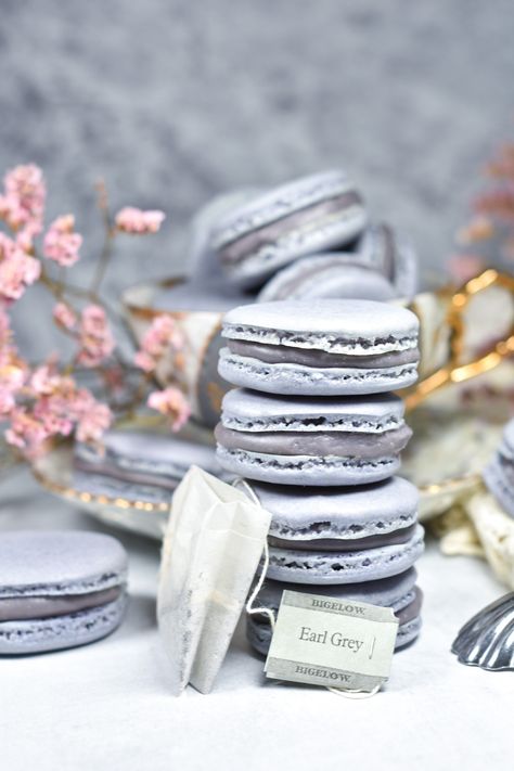 Earl Grey and White Chocolate Ganache • baste cut fold Earl Grey Macaron, Silver Macarons, Chocolate Macaron Recipe, White Chocolate Ganache Recipe, Earl Grey Cake, Lemon Sponge Cake, Chocolate Macaron, White Chocolate Recipes, Macaron Flavors