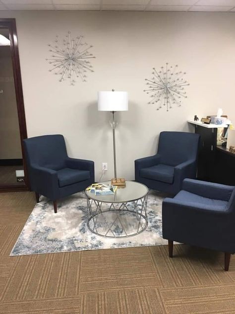 Waiting Room Wall Decor, Therapist Waiting Room, Small Waiting Area Office, Waiting Room Decor, Home Lobby, Work Office Ideas, Zen Office, Waiting Room Design, School Display