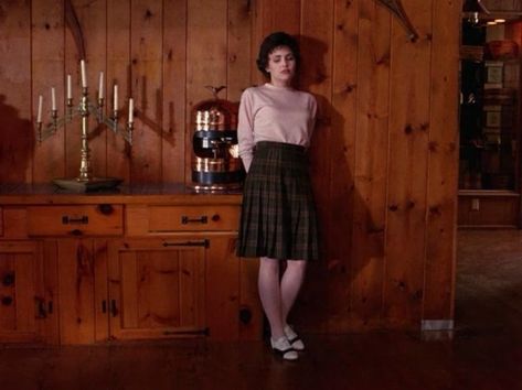 Audrey Twin Peaks, Audrey Horne, Sherilyn Fenn, Black Lodge, Laura Palmer, Homecoming Queen, Pilot Episode, Saddle Shoes, Fashion Articles