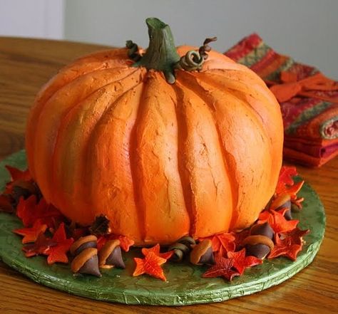 Pumpkin Cake Decorating, Jack O Lantern Cake, Pumpkin Shaped Cake, Halloween Pumpkin Cake, Halloween Torte, Postres Halloween, Shaped Cakes, Baking Journal, Pumpkin Bundt Cake