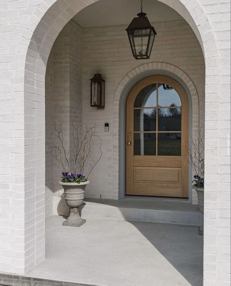 Round Columns On Front Porch, Arched Front Door Entryway, Columns On Front Porch, Front Door Single, Exterior Entryway Ideas, Arched Exterior Doors, Modern European Farmhouse, Arch Entryway, Arched Front Door