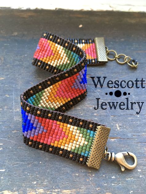 Free Bead Loom Pattern – Rainbow Chevron Ombre with Border | Wescott Jewelry Weaving Loom Diy, Beading Loom, Bead Loom Designs, Rainbow Chevron, Loom Jewelry, Bead Weaving Tutorials, Bead Loom Pattern, Beading Patterns Free, Loom Pattern