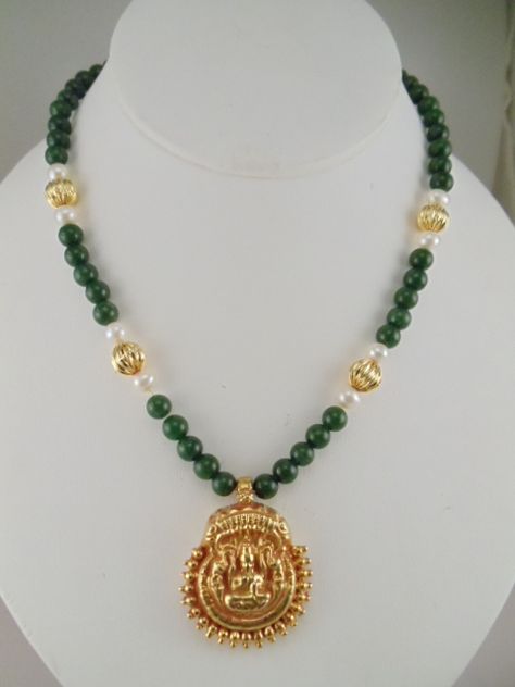 Antique jewelry Collar Verde, Antique Gold Jewelry Indian, Pearl Jewelry Design, Gold Jewelry Simple Necklace, Gold Necklace Indian Bridal Jewelry, Pearl Necklace Designs, Beaded Necklace Designs, Gold Jewelry Stores, Gold Pendant Jewelry