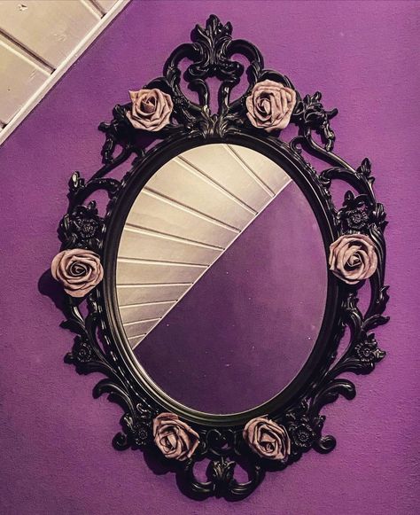 Artanis AlfaWeibchen on Instagram: “*unbezahlte Namens-/Markennennung* • • Mirror mirror on the wall...🌹 • • #gothic #goth #gothgoth #gothicaccessories #gothichome…” Goth Mirror Wall, Goth Diy Crafts, Goth Mirror, Goth Vanity, Gothic Vanity, Spooky Room, Makeup Room Decor Ideas, Gothic Bathroom, Gothic Mirror