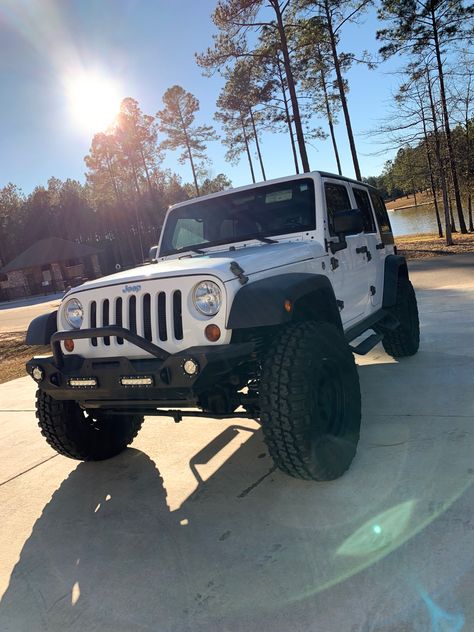 White And Black Jeep Wrangler, Jeep Wrangler White And Black, White Jeep Wrangler 2023, Black And White Jeep Wrangler, White Keep Wrangler, Lifted White Jeep, White Jeep Aesthetic, White Jeep Wrangler Aesthetic, Tan Jeep Wrangler