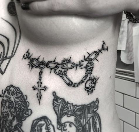 Beside The Knee Tattoo, Spooky Calf Tattoo, Goth Rib Tattoo, Goth Sternum Tattoo, Edgy Tattoos Grunge, Alternative Tattoos Grunge, Tato Flash, Tattoo Artist Tattoo, Chain Tattoo