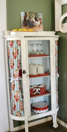 Curtains inside a china cabinet; or try green sheers inside kitchen cabinets Display Case Makeover, Shabby Chic Decorating, Decoration Shabby, China Hutch, Curio Cabinet, Shabby Chic Kitchen, Chic Kitchen, Vintage Cabinets, Refurbished Furniture