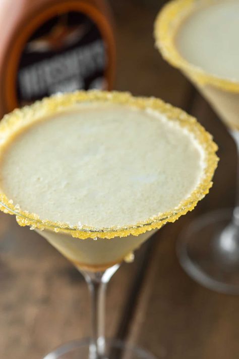 With Baileys, vodka, heavy cream and caramel syrup, this salted caramel martini is a great combination of sweet and salty. #saltedcaramelmartini #dessertmartini #martini | chiselandfork.com Salted Caramel Martini, Caramel Martini, Martini Ingredients, Creamy Cocktails, Caramel Vodka, Desserts In A Glass, Homemade Apple Cider, Chocolate Martini, Apple Cider Caramels