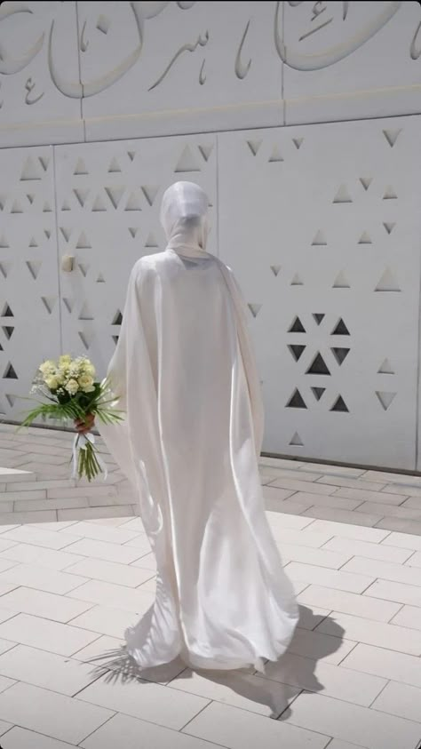 Abaya For Nikah, White And Gold Abaya, White Silk Abaya, White Abaya Wedding, Abaya Bride, Nikah Abaya, Nikkah Dress Muslim, Abaya Wedding Dress, Nikkah Abaya