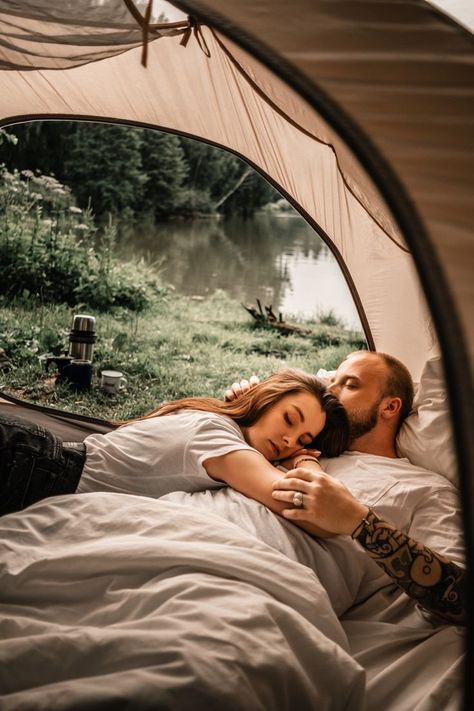 Camping Couple Aesthetic, Cute Camping Pictures, Couple Camping Photography, Camping Couple Photos, Glamping Aesthetic, Camping Ideas For Couples, Camping Photoshoot, Prenup Photos Ideas, Couple Camping