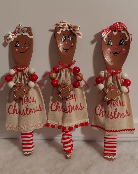 Diy Gingerbread Kitchen Decor, Mini Wooden Spoon Ornaments, Wooden Spoon Gingerbread Man, Gingerbread Wooden Spoons, Wood Spoon Crafts, Wooden Spoons Crafts, Ginger Bread Christmas Decorations, Christmas Wooden Spoons, Gingerbread Crafts Diy