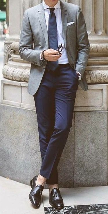 Chinos Outfit, Chinos Men Outfit, Grey Chinos Men, Terno Slim Fit, Blazer Outfits Men, Navy Blue Chinos, A Man In A Suit, Navy Chinos, Man In A Suit