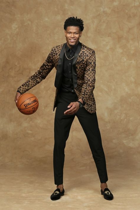 Nba Suits Style, Black And Gold Tuxedo Men, Prom Suit Ideas For Guys, Nba Draft Outfits, Hoco Suits For Guys, Homecoming Fits For Guys, Black And Gold Dress Outfit, Black And Gold Suits, Black And Gold Mens Outfit