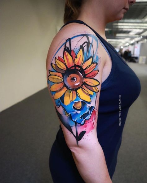 Watercolor Sunflower by Marco Pepe, artist and owner of Encre Tattoo Studio in Naples, Italy. Watercolor Sunflower Tattoo, Sunflower Tattoo Meaning, Watercolor Tattoo Ideas, Colored Tattoo Design, Sunflower Tattoo Sleeve, Sunflower Watercolor, Watercolor Tattoo Flower, Sunflower Tattoos, Floral Tattoo Design