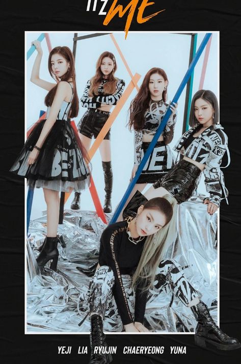 Itzy It'z Me, Itzy Wallpaper, It'z Me, K Wallpaper, Cultura Pop, Stage Outfits, Kpop Wallpaper, Tom Holland, Kpop Girl Groups