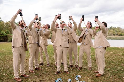 Funny groomsmen pictures Country Groomsmen, Groomsmen Wedding Photos, Groomsmen Pictures, Groomsmen Photos, Groomsmen Wedding, Pictures Funny, Wedding Inspo, Wedding Photos, Funny