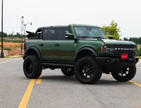 Enter the One Country Ford Bronco Giveaway for a chance to win a 2022 Eruption Metallic Green 4WD Ford Bronco Badlands Advanced. Dark Green Ford Bronco, Green Bronco, Ford Bronco Badlands, Bronco Badlands, 2022 Ford Bronco, Bronco Car, Bronco Raptor, Love And Lust, Mid Size