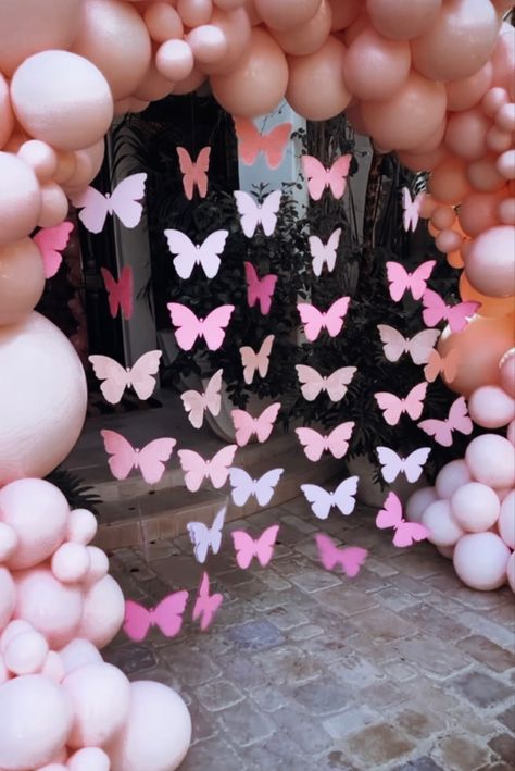 Pink Butterfly Decorations For Party, 1 Year Birthday Party Ideas Butterfly, Pink Butterfly Decorations, Pink Butterfly Theme, 1 Year Birthday Party Ideas, Unique Birthday Party Ideas, Butterfly Birthday Party Decorations, Butterfly Theme Party, Butterfly Birthday Theme