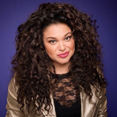 Comedian Michelle Buteau Is Bringing Her Raw Brand Of Funny To A Weekly Podcast  | The talent will be telling jokes, interviewing famous folks and have live music. Beauty Uniforms, Facebook Comments, Kevin Hart, Comedy Central, Netflix Series, Comedians, Curly Hair, Stand Up, Natural Hair Styles