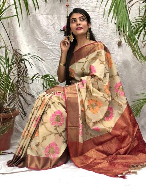 Check out this item in my Etsy shop https://www.etsy.com/listing/968911398/kora-muslin-ki-silk-saree-bridal-saree Off White Saree, Designer Sarees Wedding, Hijab Wedding Dress, Silk Saree Blouse Designs, White Saree, Sarees Collection, Saree Shopping, Blouse Designs Latest, Designer Blouse