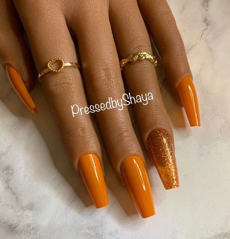 Classy Nail Colors Fall, Orange Nail Ideas Acrylic, Texas Longhorn Nails, Thanksgiving Nails Dip, November Nails Coffin, Pumpkin Orange Nails, Orange Trendy Nails, Thanksgiving Acrylic Nails, Orange Toe Nails