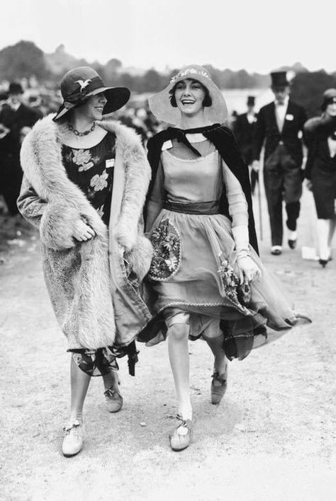 Ascot and race day style in history Royal Garden Party, 1920s Fashion Women, 1920s Women, Louise Brooks, Josephine Baker, Elsa Schiaparelli, Afternoon Dress, 20s Fashion, Joan Crawford