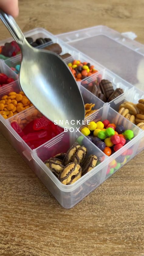 Gummy Gift Ideas, Snackle Box Ideas Candy, Purse Snacks, Snackle Box Ideas, Snackle Box, Trip Snacks, Prep Meals, Kids Cooking Recipes, Road Trip Snacks