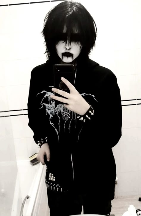 Evan bloodlust emo corpse paint metalhead black metal Corpse Paint Men, Evan Bloodlust, Goth Men Makeup, Corpse Paint Ideas, Corpse Paint Makeup, Corpse Makeup, Metalhead Makeup, Gothic Boy, Goth Eye Makeup