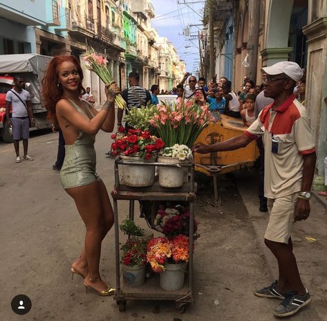 Dominican Republic Aesthetic 90s, Cuba Girl, Cuba People, Cuba Culture, Vintage Cuba, Viva Cuba, Cuba Photos, Fam Photos, Cuban Culture