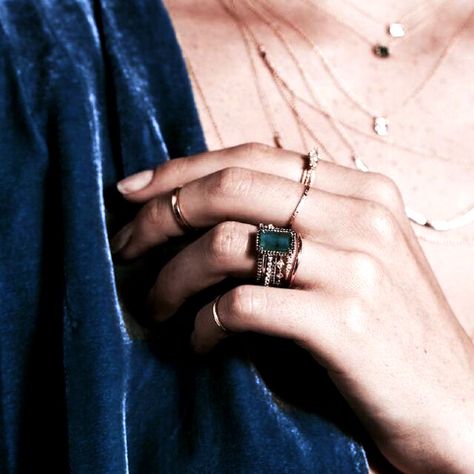 @violet127 Stile Harry Potter, Emerald Green Stone, Yennefer Of Vengerberg, Slytherin Aesthetic, Engagement Ring Rose Gold, Gold Necklace Layered, Mode Inspo, Jewelry Inspo, Ring Verlobung