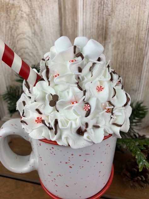 Coco Cups, White Hare, Christmas Hot Chocolate, Hot Coco, Hot Cocoa Bar, Cocoa Bar, Kitchen Themes, Christmas Drinks, Holiday Decor Christmas