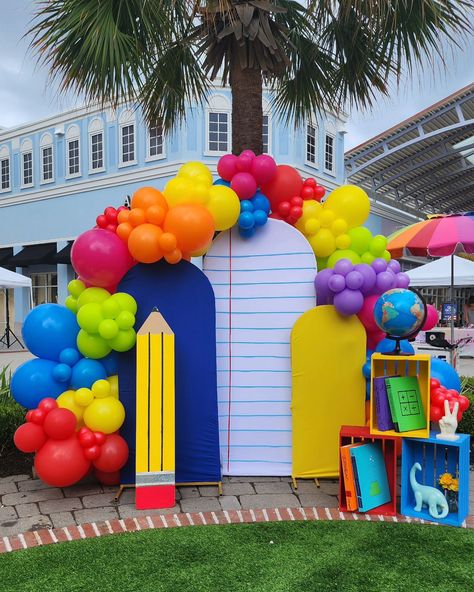 🎈Back to School events🎈 🎈✨ Get ready to elevate your back-to-school events with vibrant balloon decor! 📚🌟 Whether you're celebrating the start of a new school year or hosting a fun gathering, our colorful balloon arrangements are here to brighten up the occasion. 🎉 From whimsical arches to playful balloon bouquets, we've got everything you need to create a picture-perfect backdrop that students will love! 🎈💫 Let's make this school year extra special with a pop of color and a lot of fun! 🎓🌈 ... Preschool Graduation Decorations, Back To School Bash, Colorful Balloons, Balloon Arrangements, Preschool Graduation, School Photo, Family Engagement, School Event, Balloon Columns