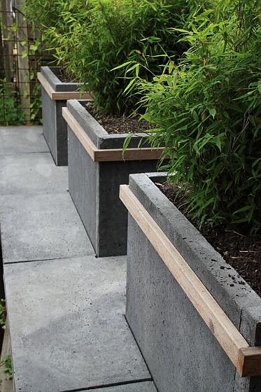 Creative Garden Decor, Diy Daybed, Concrete Garden, Concrete Planters, Garden Boxes, Raised Garden, Raised Garden Beds, Front Garden, Garden Planters