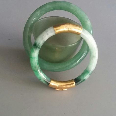 20k Vintage Two Tone Jadeite Jade Bangle Modern Jewelry Store, Jade Charm, Fine Diamond Jewelry, Jade Bangle, Gold Work, Jade Bracelet, Buying Diamonds, Jade Jewelry, Royal Jewelry